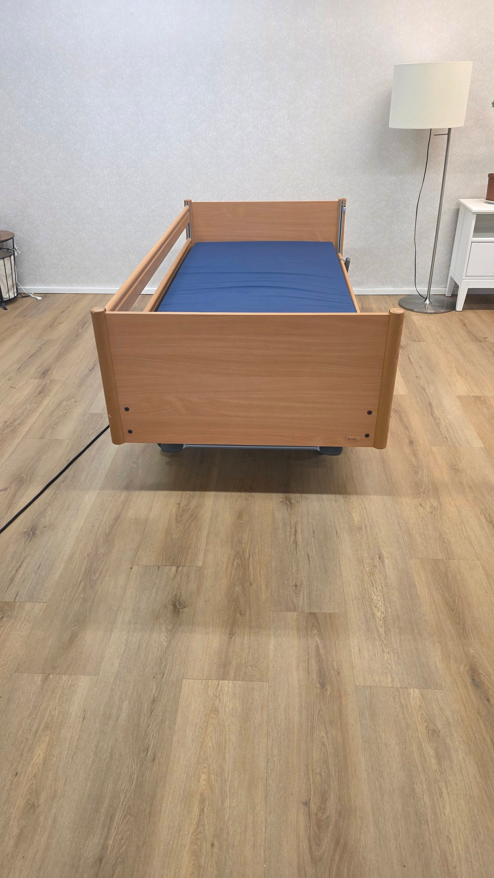 Hoitosänky Block Belluno, ilmainen kuljetus/Free delivery.