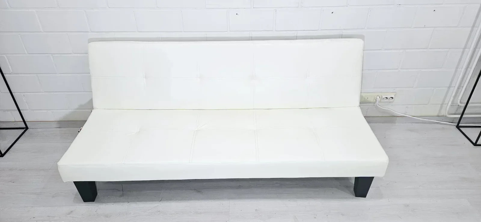 (A21) Vuodesohva, ilmainen kuljetus, free delivery.