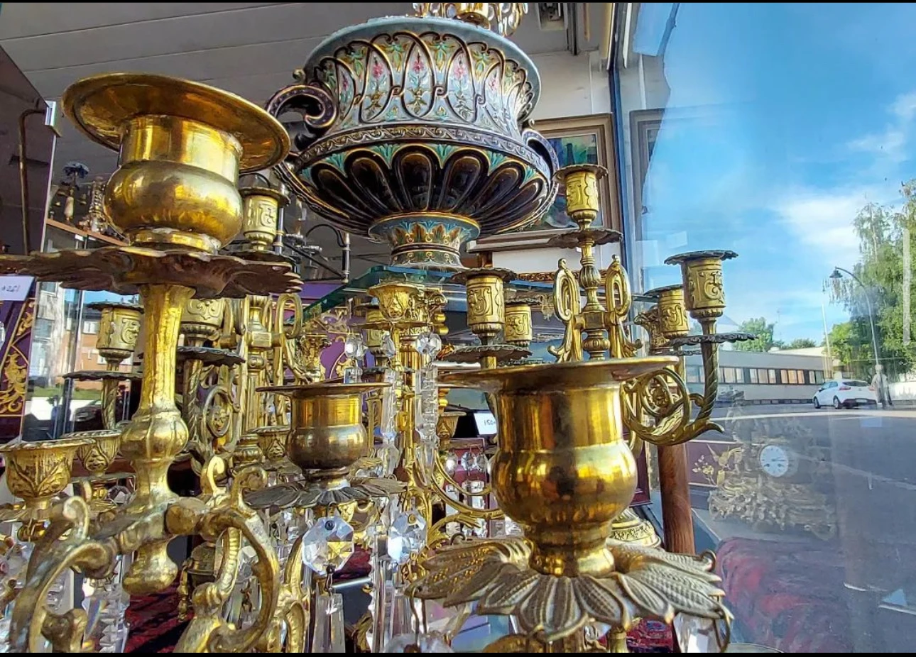 Kaupan Haminan Kirppis ja Antiikki Oy kansikuva