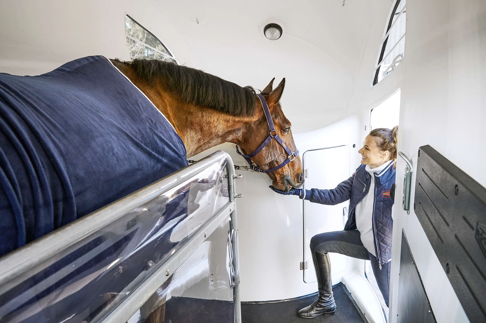 Kaupan TROYA Horse Trailers kansikuva