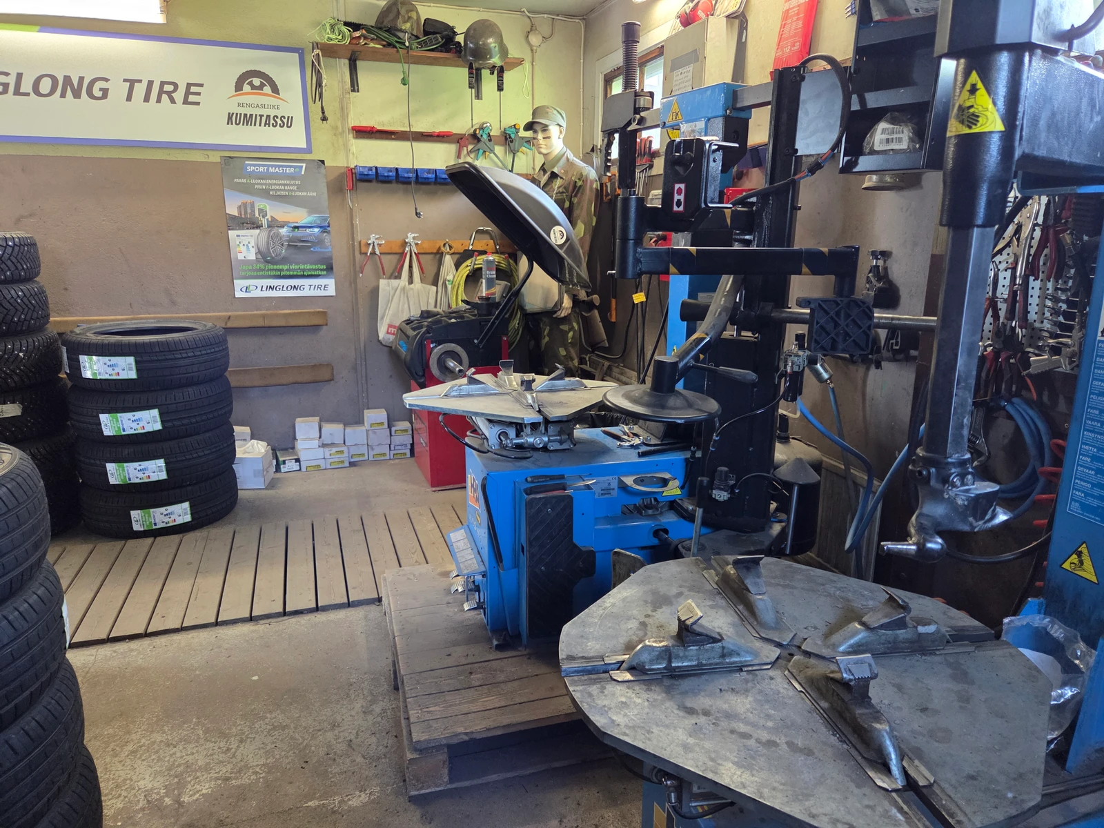 Kaupan Rengasliike Kumitassu kansikuva