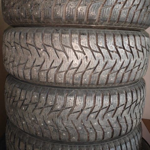 Uudet 185/65R15 nastarenkaat asennettuna | Tori