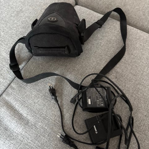Canon videokamera laturilla ja kaukosäätimellä FS100 | Tori