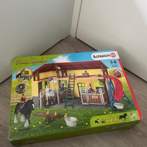 schleich-hevostalli-ja-hevosfiguurit-leikkisetti-tori
