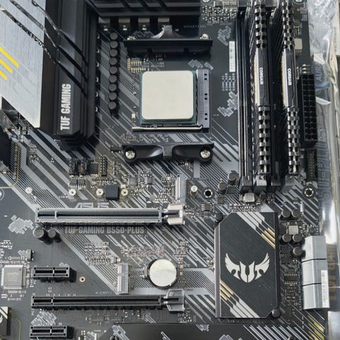 Phanteks NV5 Kotelo ja Asus Rog Strix B550-F AM4 emolevy | Tori