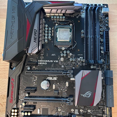 AMD Ryzen 7 5800x prosessori ja Asus ROG Strix X570-F Gaming emolevy | Tori