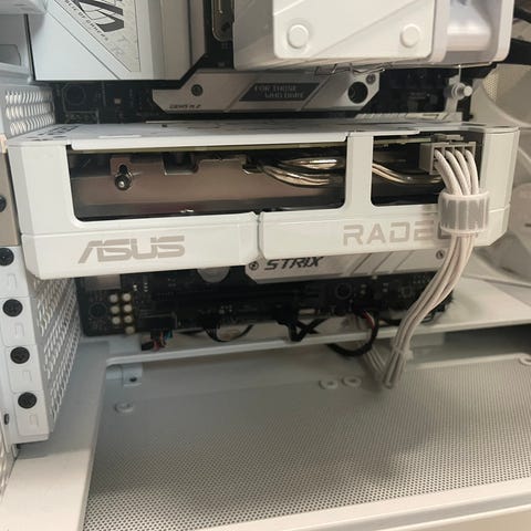 AMD Radeon RX 9070 XT | Tori