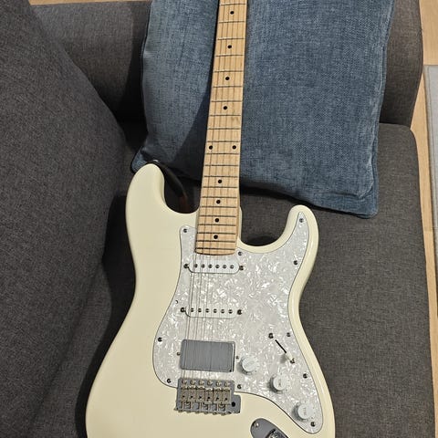 Musta Tokai Loverock | Tori