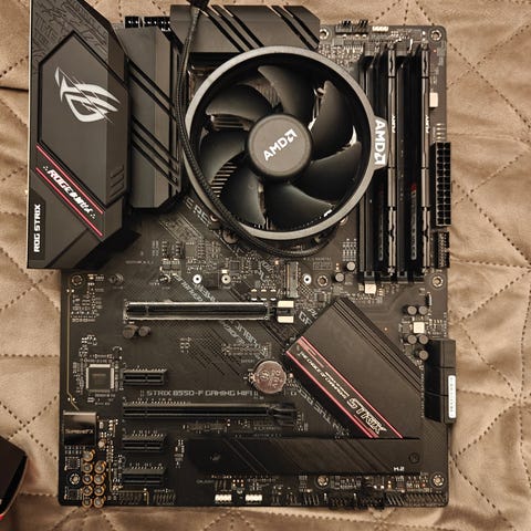 Phanteks NV5 Kotelo ja Asus Rog Strix B550-F AM4 emolevy | Tori