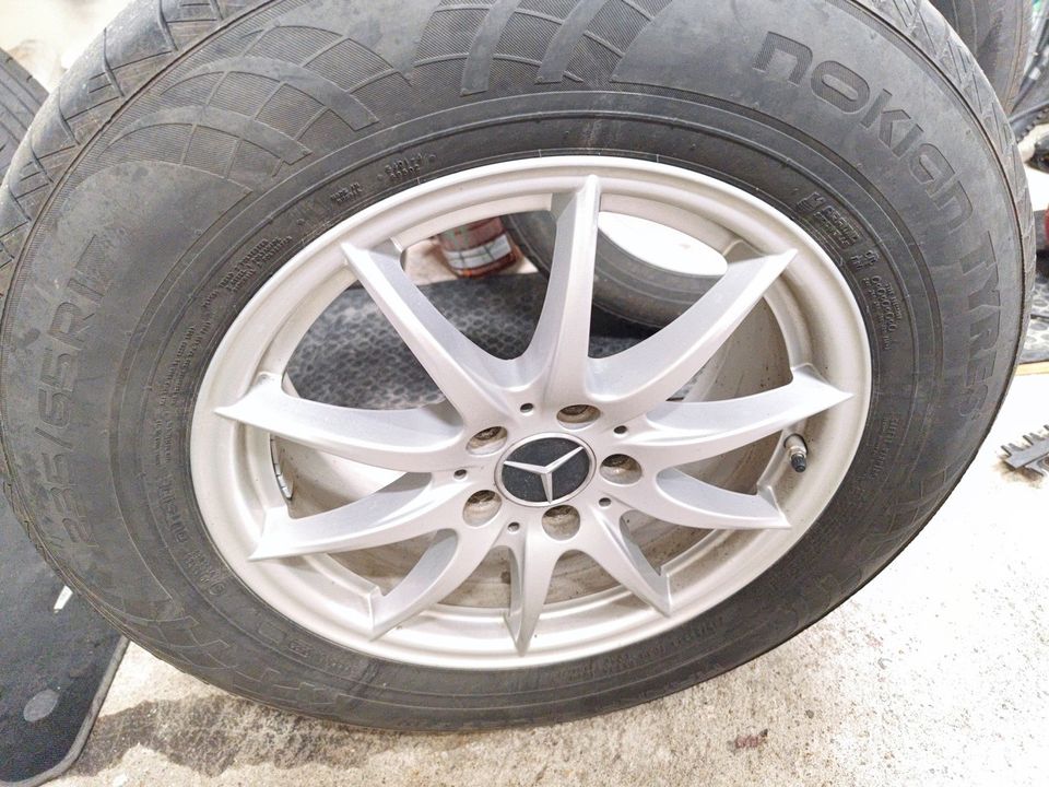 ML vanteet 17" + 235/65 nokian renkaat