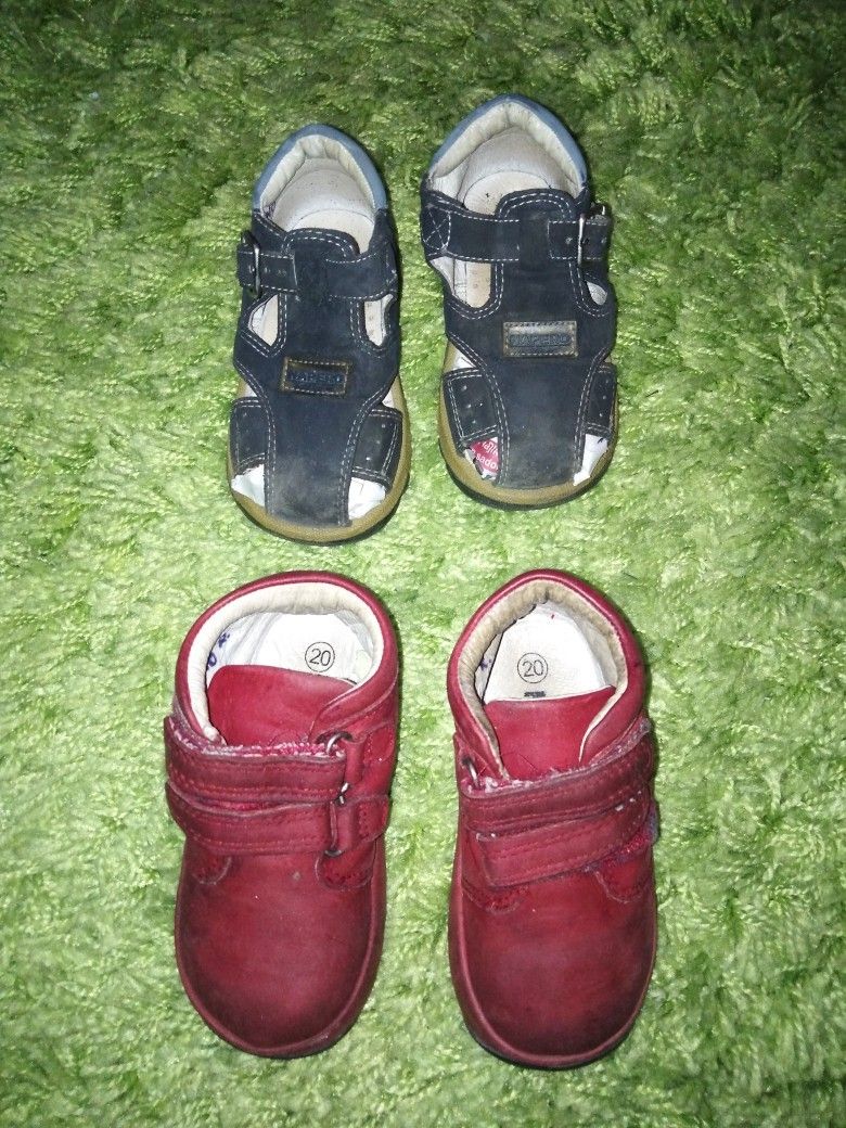 Punaiset kengät 20 & sandaalit 21