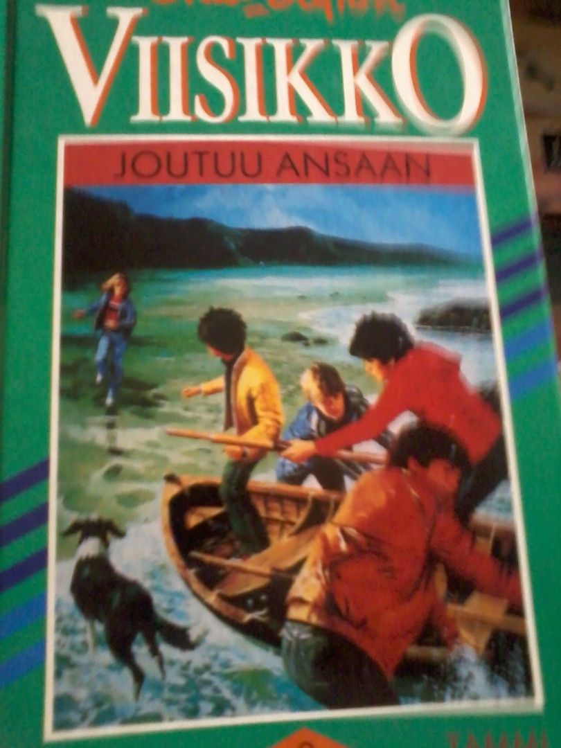 Enid Blyton: Viisikko joutuu ansaan (sidottu,1994)