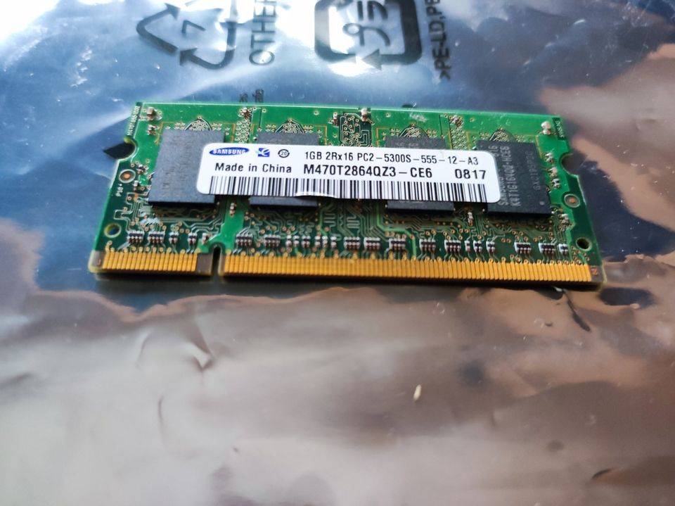 Samsung 1 Gt DDR2-muistimoduuli Dell D630 -kannettavasta