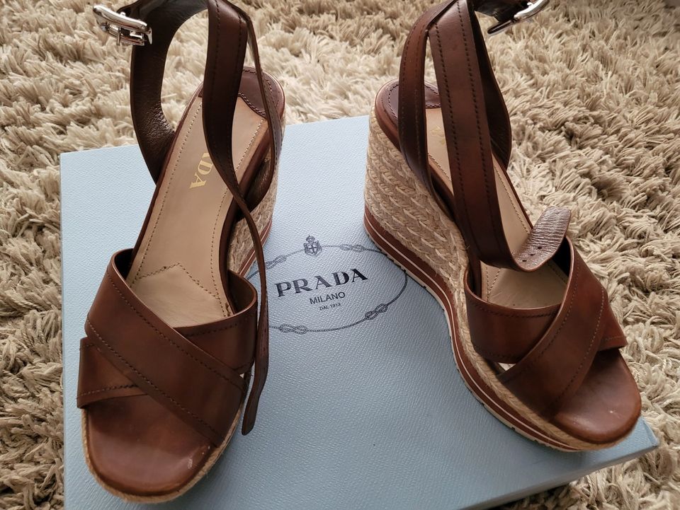 Prada sandaalit