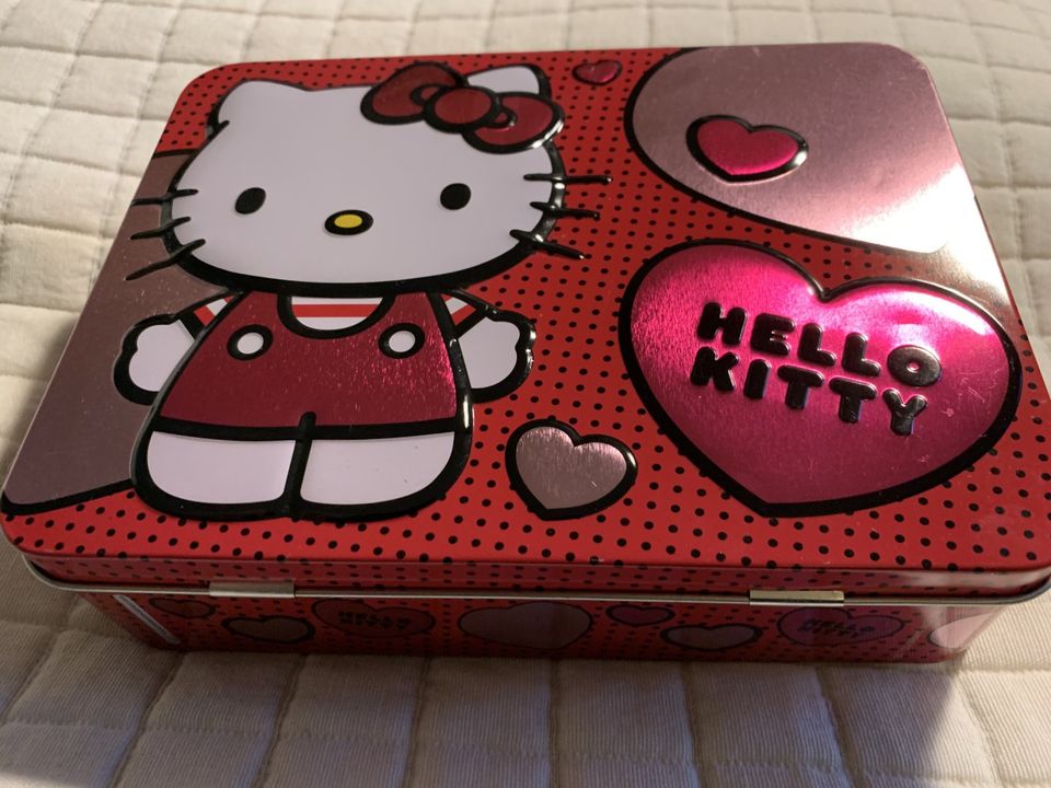 Hello Kitty -peltisalkku, metallirasia