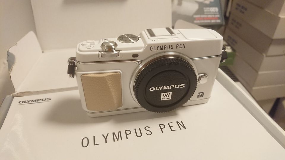 Uusi valkoinen Olympus Pen E-P5