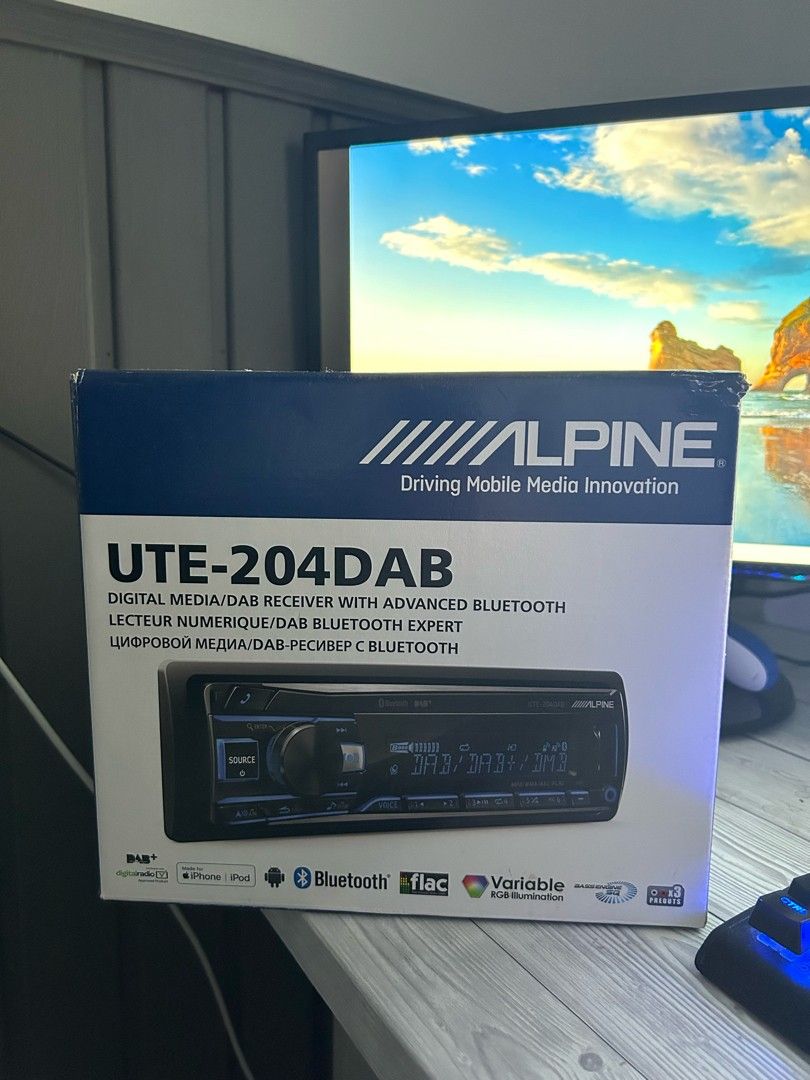 Alpine UTE-204DAB 1-DIN Bluetooth autosoitin