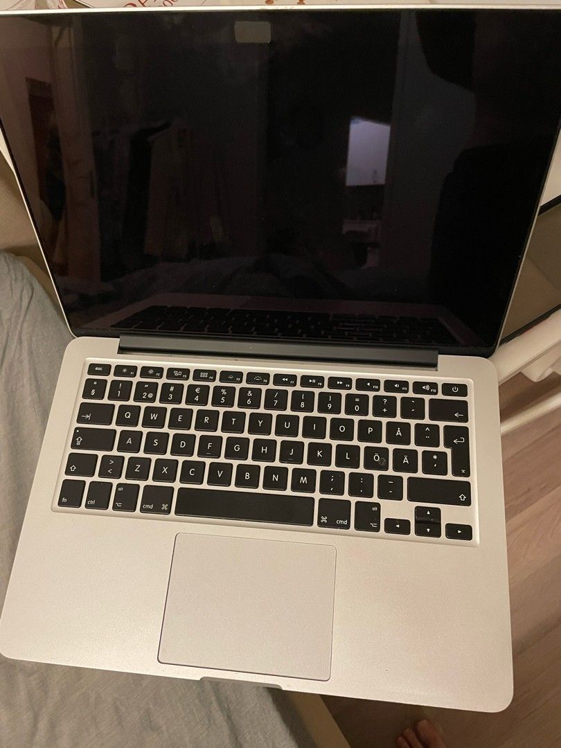 M: MacbookPro 13 inch (2015)
