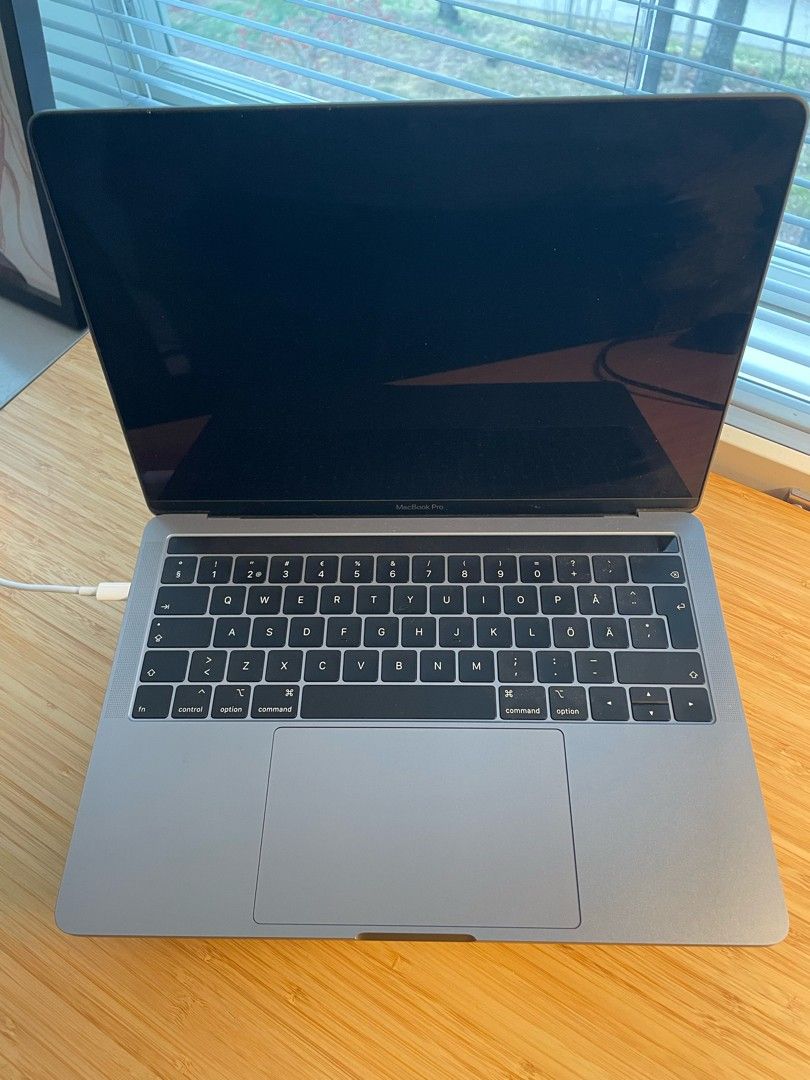 Apple MacBook pro 13 2019 touchbar