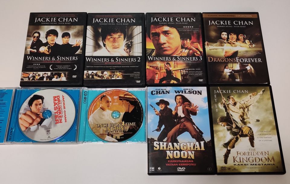 Jackie Chan elokuvia DVDllä