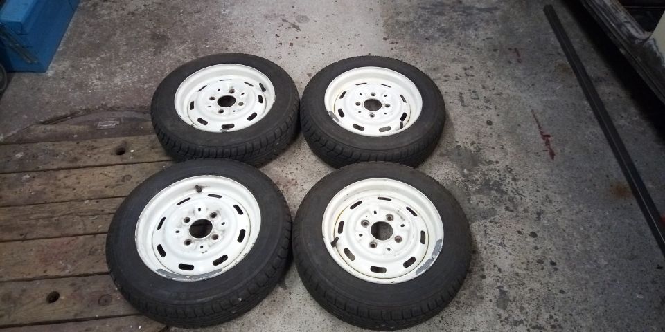 145/70R12 kesärenkaat peltivanteilla