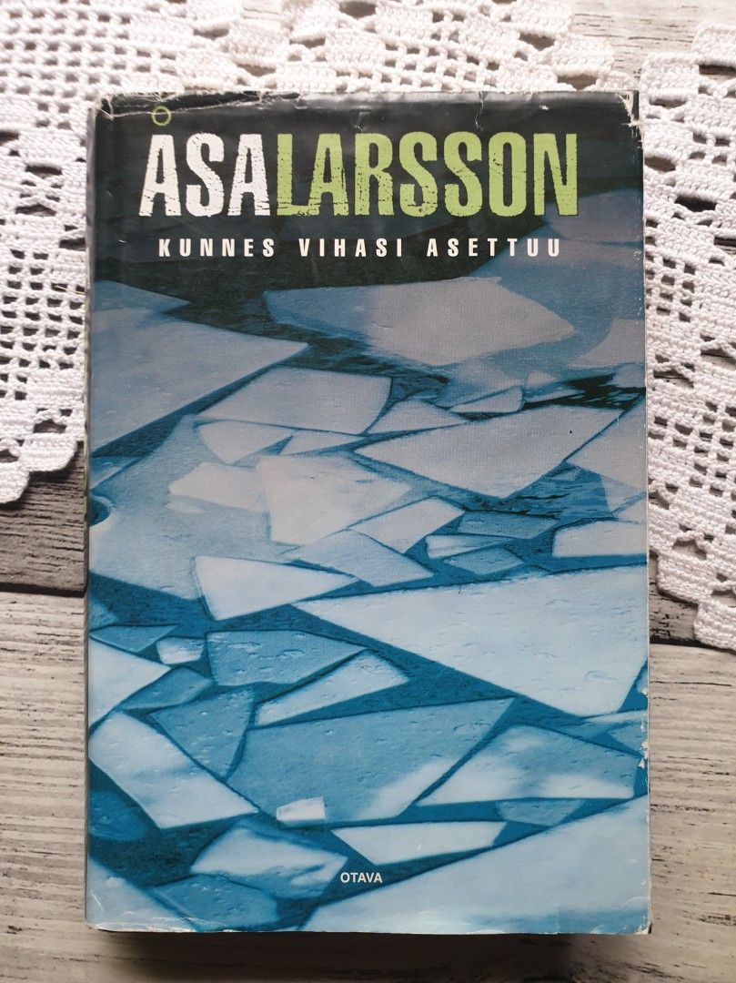 Åsa Larsson: Kunnes vihasi asettuu + Sudentaival (dekkarit)