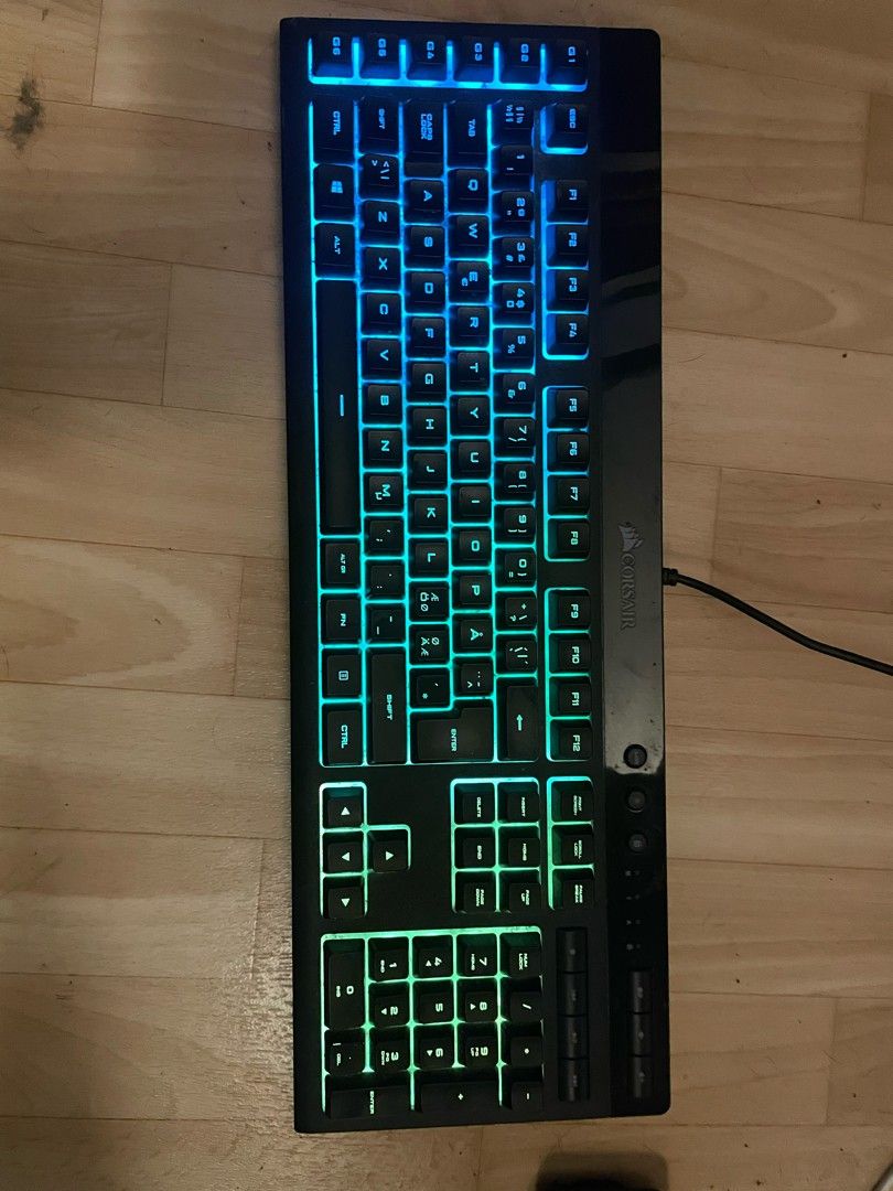 Corsair k55 pelinäppäimistö