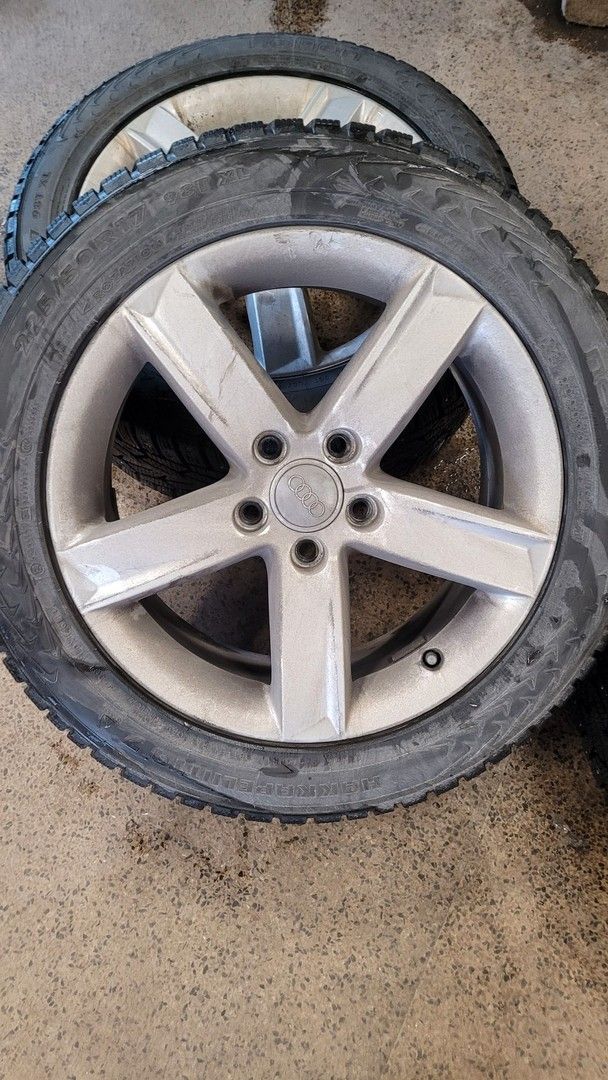 Audi vanteet 17" nokian renkailla