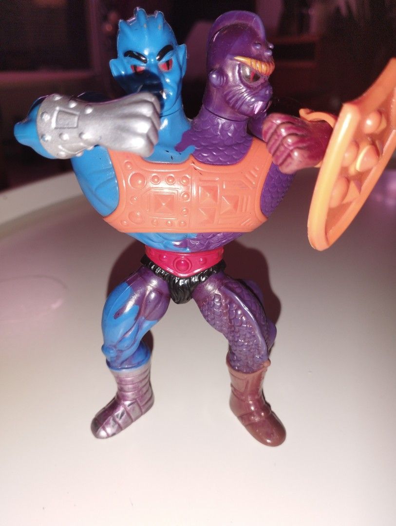 MOTU Twobad figuuri