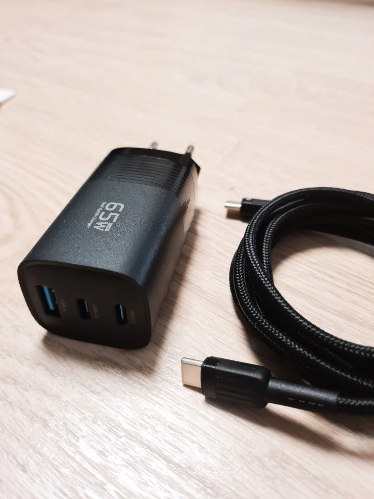 Pikalaturi 65W ja pikalatausjohto USB-C