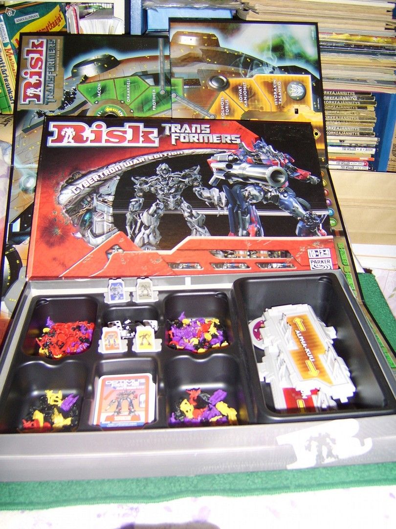 Risk Transformers Cybertron war edition