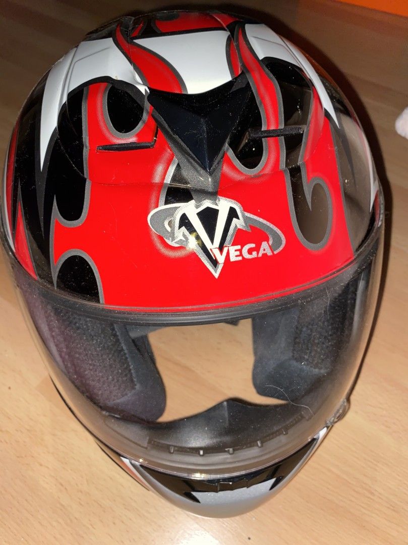 Vega-moottoripyöräkypärä