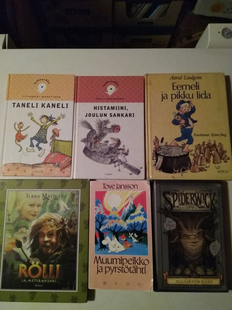 Lasten erillaisia tarina kirjoja