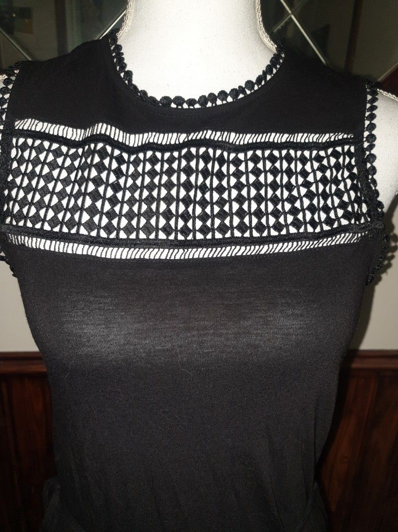 Musta pitsitetty salmiakkikuvioinen H & M mekko,  kesämekko (S