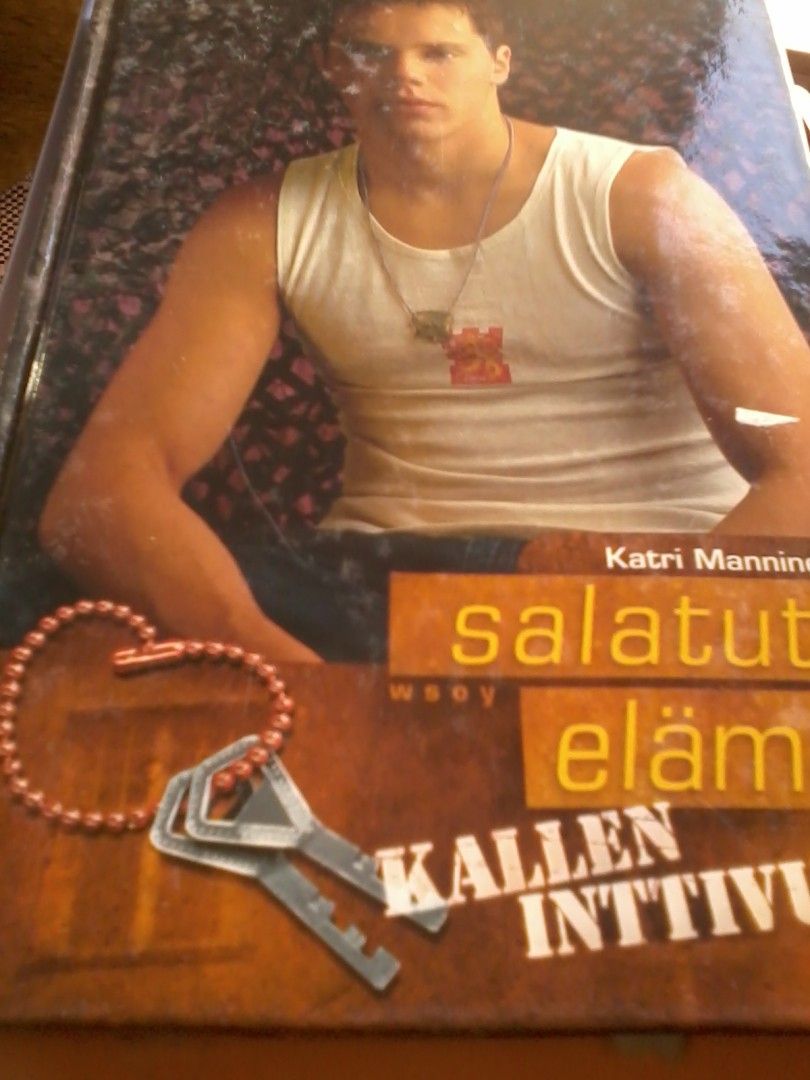 Salatut elämät - Kallen inttivuosi (sidottu, 2002)