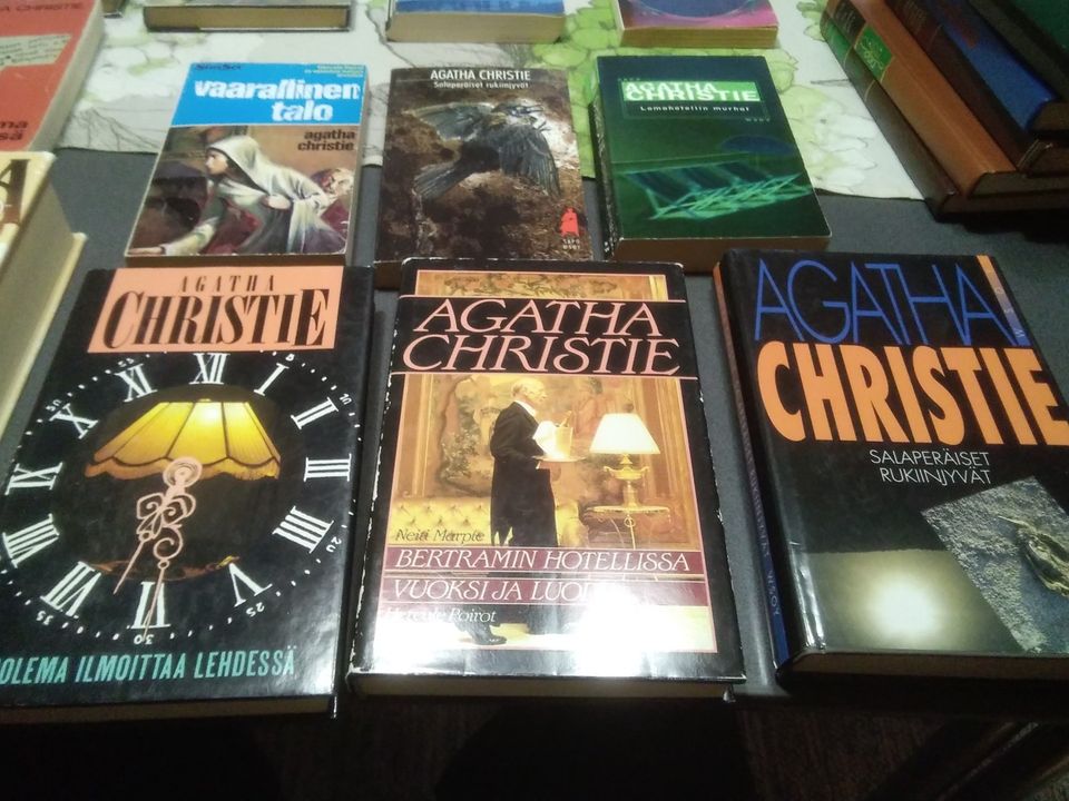 Agatha Christie x 29