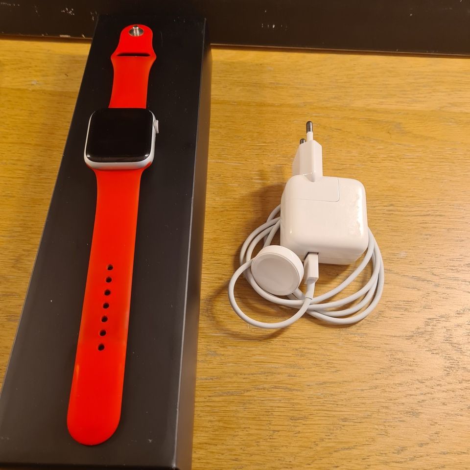 Apple Watch Nike Series 6 -kello (GPS + Cellular), tarjous