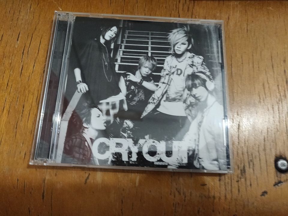 Cry out japanilainen rock/ visual kei