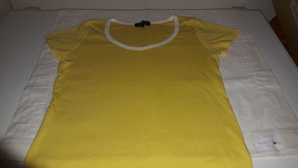 Keltainen t-paita koko M