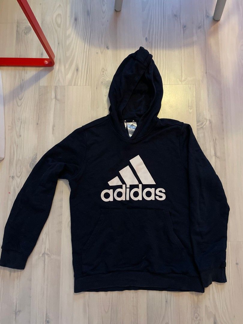 Adidas - huppari tummansininen koko 160