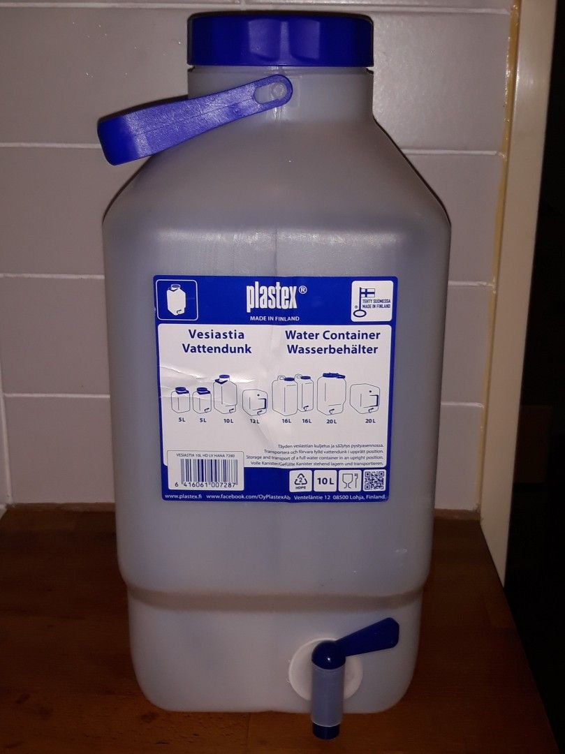 Plastex 10 litran vesiastia hanalla