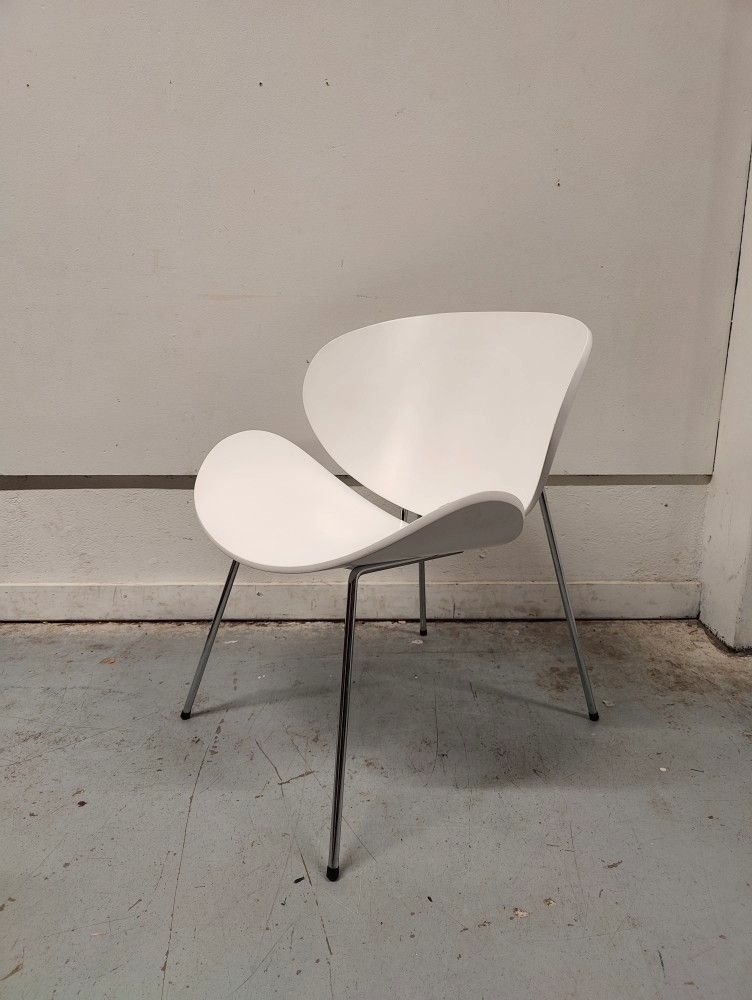 Moderni nojatuoli - ilmainen toimitus