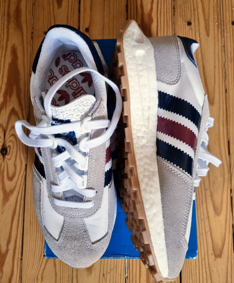 Adidas Retropy E5 lenkkarit