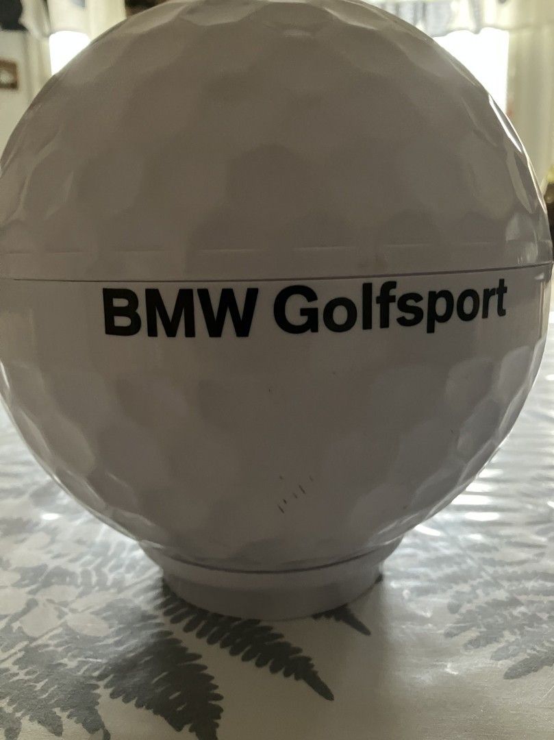 BMW golfpallonmuotoinen säilytysloota
