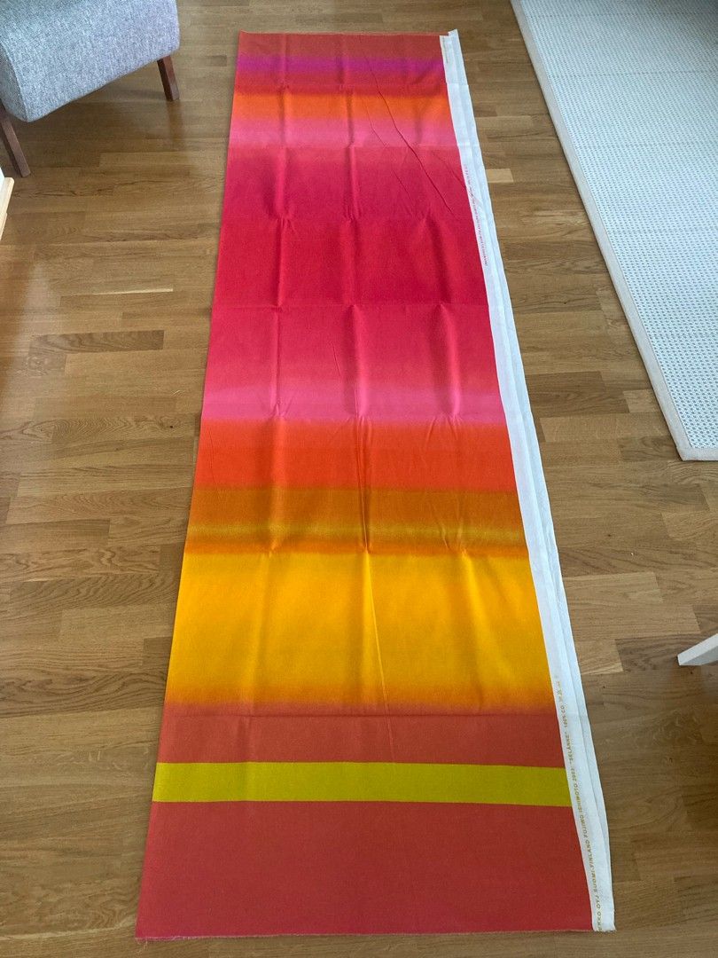 Uusi Marimekko kangas, 262 x 143 cm, Selänne