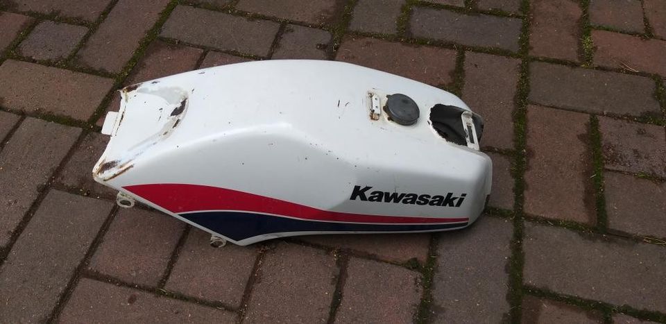 Kawasaki AR 125 varaosia