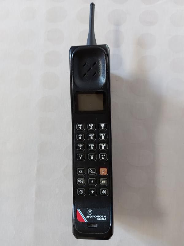 Motorola Dynatac SLF1106C NMT 900 -puhelin