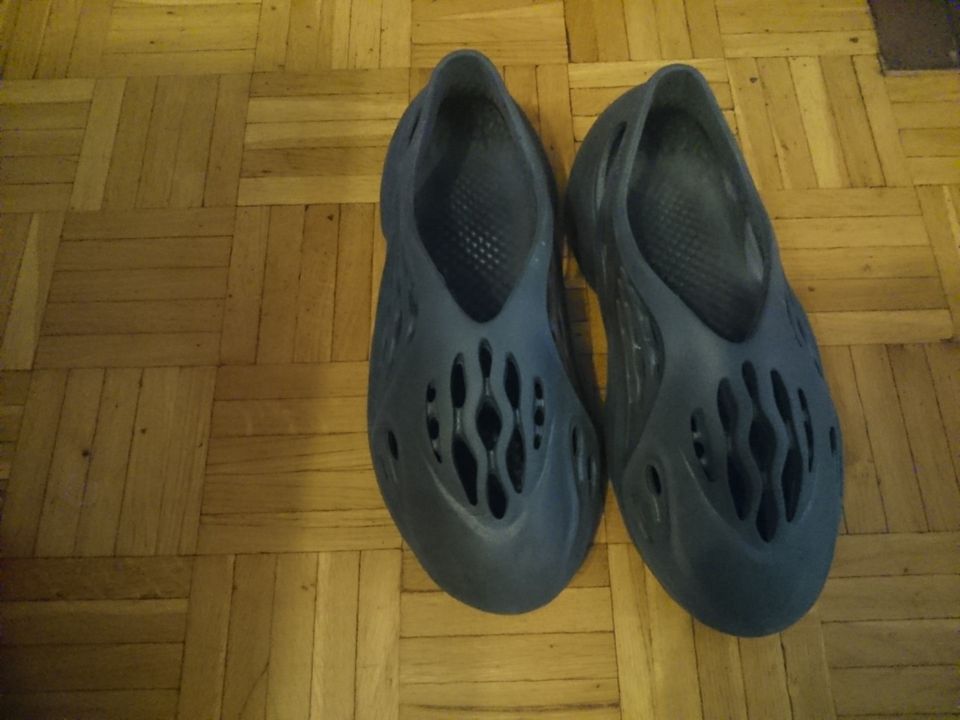 Adidas yeezy foamrunner kengät koko 45