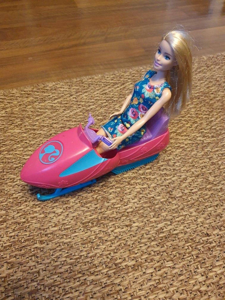 Barbie ja moottorikelkka