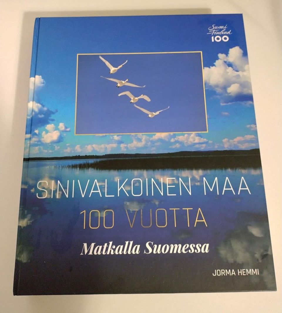 Sinivalkoinen maa - Matkalla Suomessa